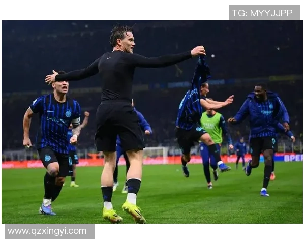 曼联逆转国米3-2晋级世界杯决赛意外瞬间引发全场狂欢